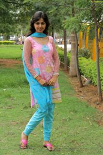 Monal Gajjar feet photo 8