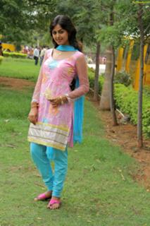 Monal Gajjar feet photo 7