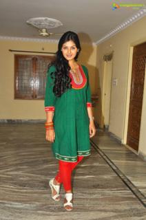 Monal Gajjar feet photo 5