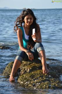 Monal Gajjar feet photo 15