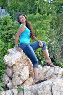 Monal Gajjar feet photo 12
