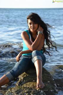 Monal Gajjar feet photo 11