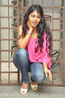 Monal Gajjar feet photo 8