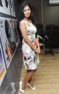 Monal Gajjar feet photo 10
