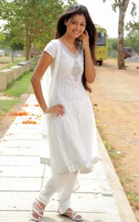 Monal Gajjar feet photo 17