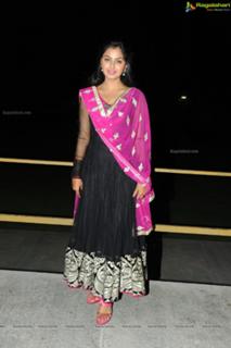Monal Gajjar feet photo 8