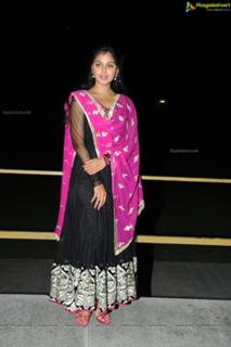 Monal Gajjar feet photo 5