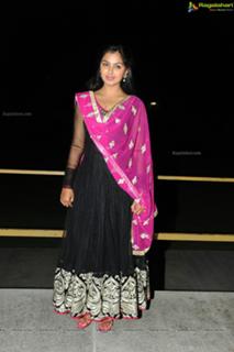 Monal Gajjar feet photo 4