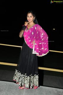 Monal Gajjar feet photo 3