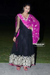 Monal Gajjar feet photo 15