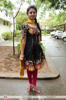 Monal Gajjar feet photo 4