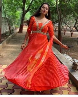 Monal Gajjar feet photo 17