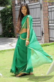 Monal Gajjar feet photo 8