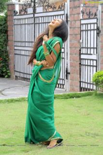 Monal Gajjar feet photo 5
