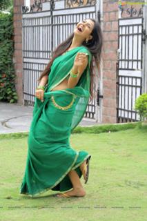 Monal Gajjar feet photo 4