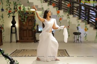 Monal Gajjar feet photo 2