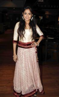 Monali Thakur feet photo 3