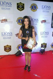 Monali Thakur feet photo 14