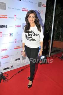Monali Thakur feet photo 13