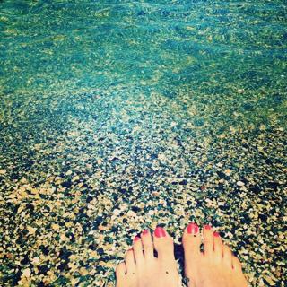 Monet Mazur feet photo thumbnail