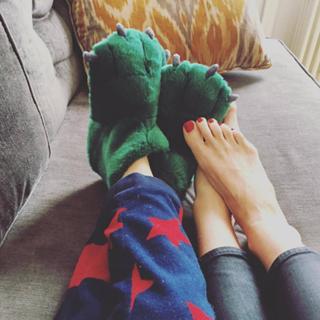 Monet Mazur feet photo thumbnail