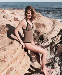 Monet Mazur feet photo thumbnail