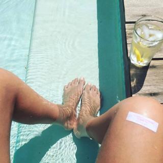 Monet Mazur feet photo thumbnail