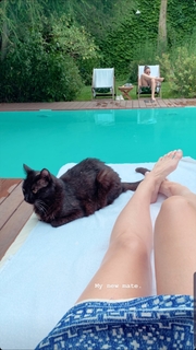 Monet Mazur feet photo thumbnail