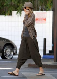 Monet Mazur feet photo thumbnail