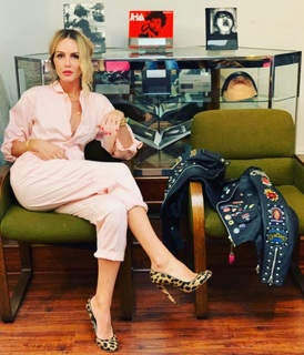 Monet Mazur feet photo thumbnail