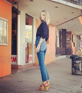 Monet Mazur feet photo thumbnail