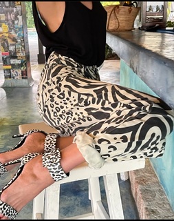 Monet Mazur feet photo thumbnail