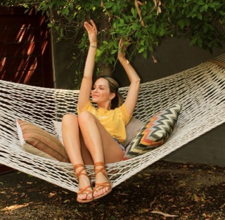 Monet Mazur feet photo thumbnail