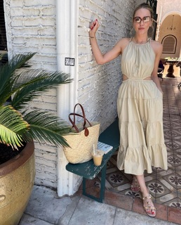 Monet Mazur feet photo thumbnail