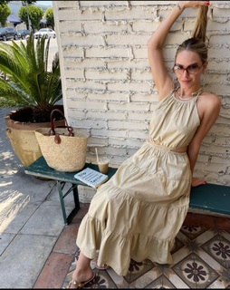 Monet Mazur feet photo thumbnail