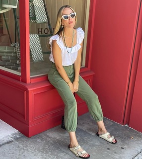 Monet Mazur feet photo thumbnail