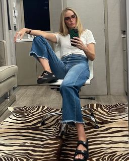 Monet Mazur feet photo thumbnail