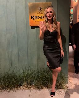 Monet Mazur feet photo thumbnail