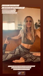 Monet Mazur feet photo thumbnail