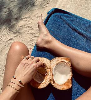 Monet Mazur feet photo thumbnail