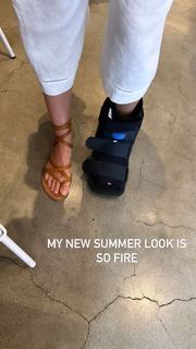 Monet Mazur feet photo thumbnail