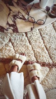 Monet Mazur feet photo thumbnail