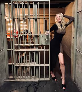 Monet Mazur feet photo thumbnail