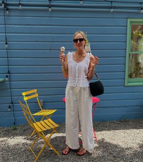 Monet Mazur feet photo thumbnail