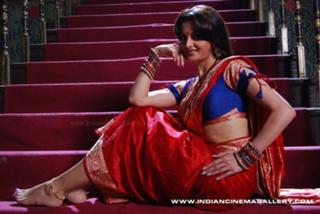 Monica Bedi feet photo 11