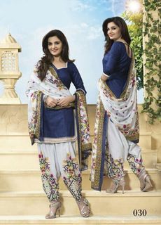 Monica Bedi feet photo 11