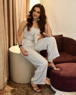 Monica Bedi feet photo 1