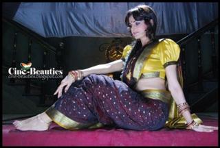 Monica Bedi feet photo 9
