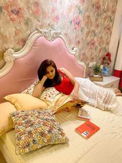 Monica Bedi feet photo 10
