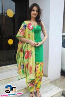 Monica Bedi feet photo 2